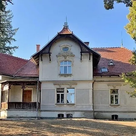 Spacious In Luknov With Private Garden Ferienhaus
