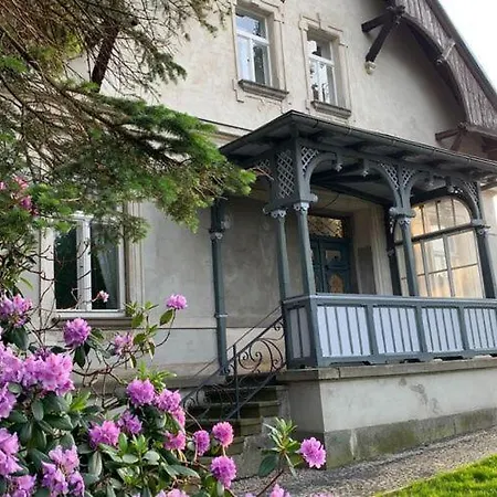 Spacious In Luknov With Private Garden