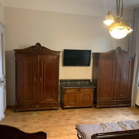 Spacious In Luknov With Private Garden